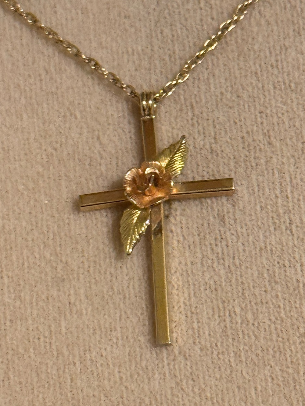 Vintage Krementz 14k gf cross. Excellent vintage condition. 18” chain.